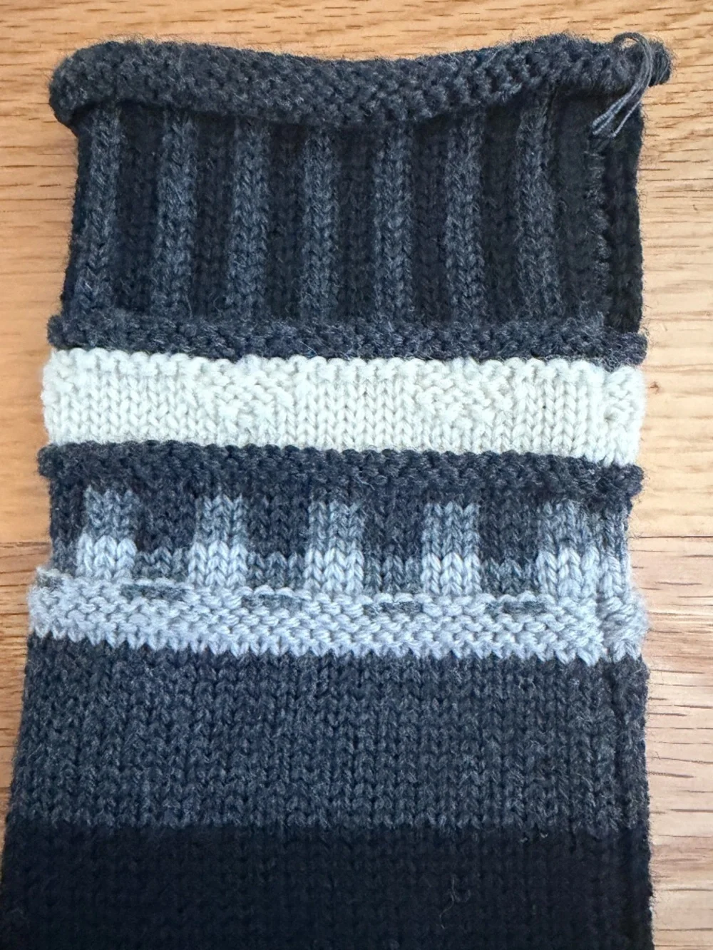 Smartwool Merino Wool Womens Gloves Black Gray White Snowflake